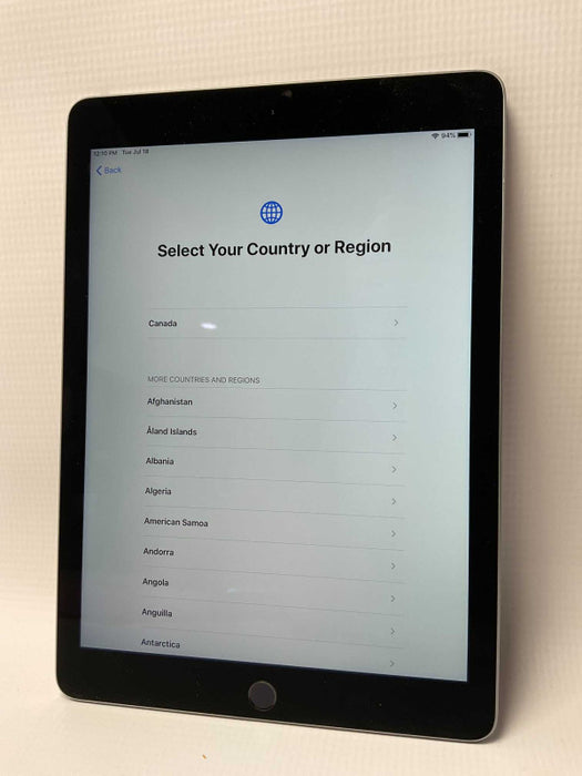 iPad Air 2 A1566 - READ DESCRIPTION -