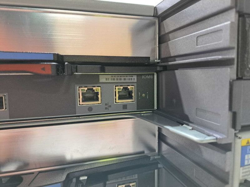 Netapp DS4246 24 Bay Disk Array NAJ-0801 - 2 x IOM6 Controllers - 2 x PSU\\'s )