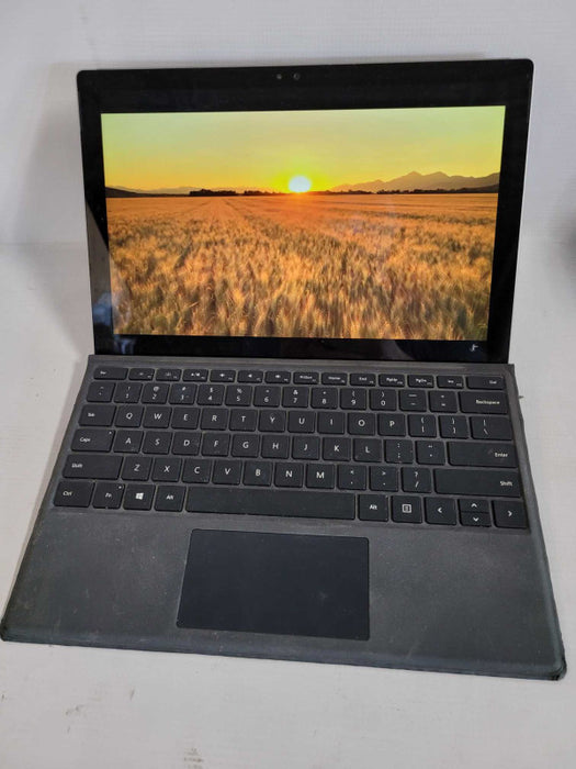 Microsoft Surface Pro 4 - i5-6300U, 8GB RAM, 256GB SSD