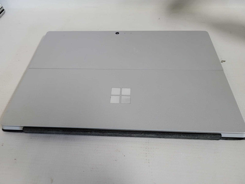 Microsoft Surface Pro 4 - i5-6300U, 8GB RAM, 256GB SSD