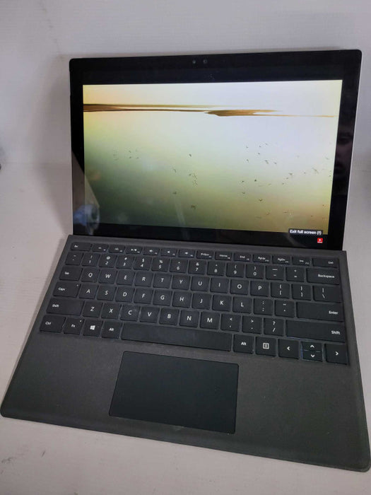 Microsoft Surface Pro 4 - i5-6300U, 4GB RAM, 128GB SSD - READ