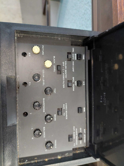Zenith Colour TV 27\\" CRT Model: SB2731G