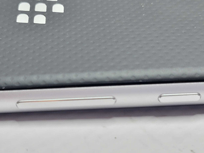 Blackberry BBB100-1 UNLOCKED 32GB Silver/Black android phone, SEE _