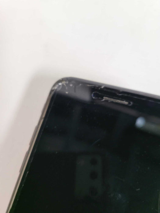 Apple iPhone 8 64GB - READ