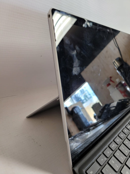 Microsoft Surface Pro 5 - i5-7300U, 4GB RAM, 128GB SSD