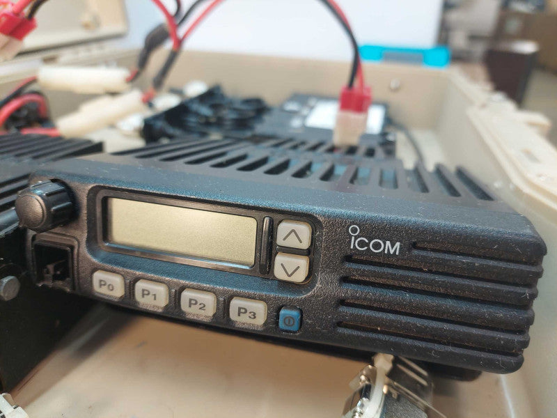 Seismic Case + 2 x Icom IC-F121