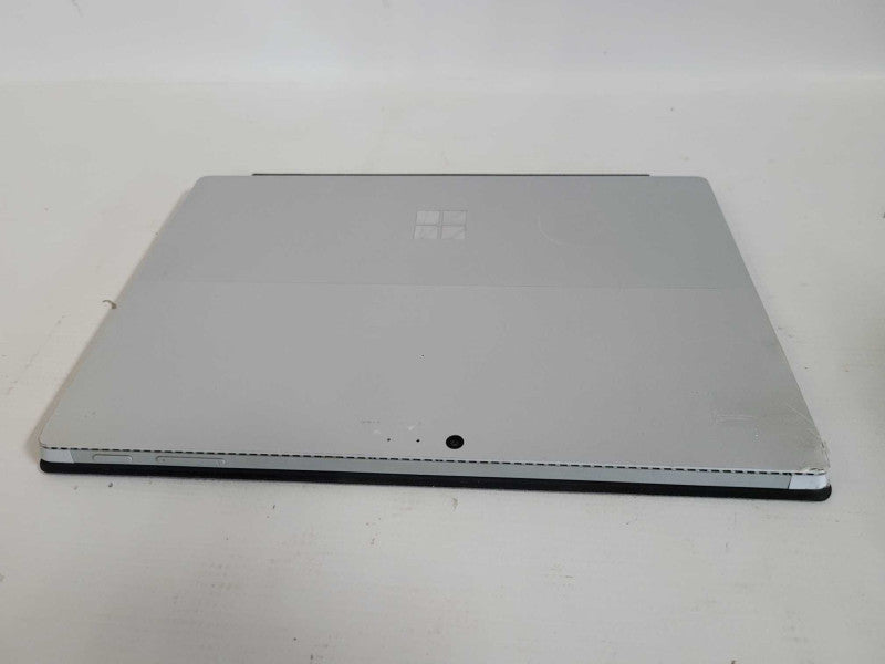 Microsoft Surface Pro 4 - i5-6300U, 8GB RAM, 256GB SSD - READ