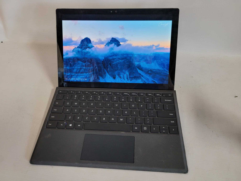 Microsoft Surface Pro 4 - i7-6550U, 8GB RAM, 256GB SSD