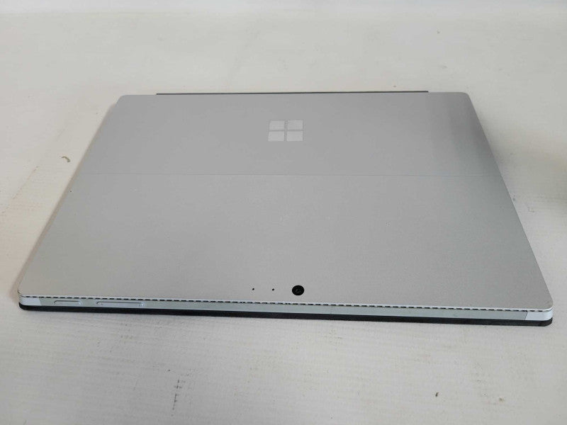 Microsoft Surface Pro 4 - i7-6550U, 8GB RAM, 256GB SSD