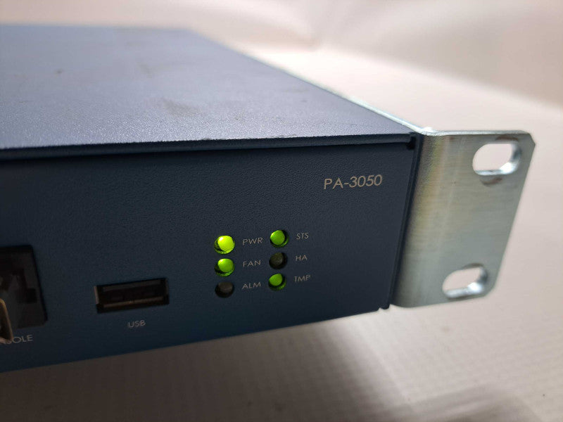 Palo Alto PA-3050 Firewall Security Appliance Q)