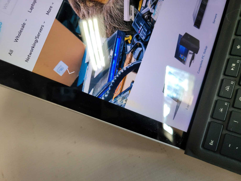 Microsoft Surface Pro 4 - i5-6300U, 4GB RAM, 128GB SSD - READ