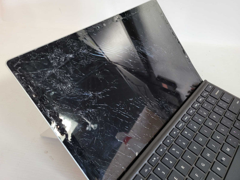 Surface Pro 4 - i7-6650U, 8GB RAM, 256GB SSD - READ