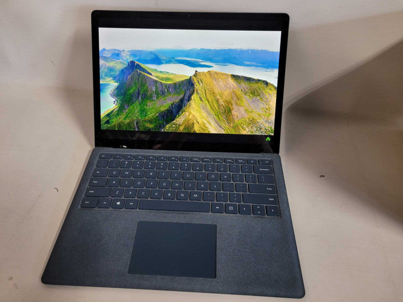 Microsoft Surface Laptop - i5-7200U, 8GB RAM, 256GB SSD