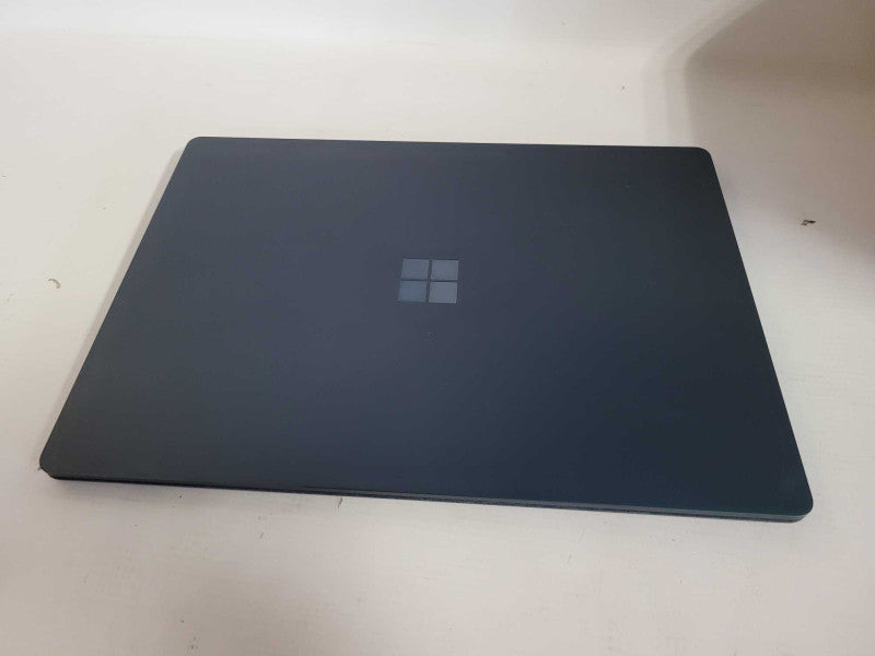 Microsoft Surface Laptop - i5-7200U, 8GB RAM, 256GB SSD