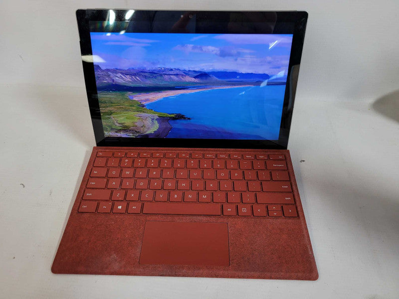 Microsoft Surface Pro 4 - i5-6300U, 4GB RAM, 128GB SSD - READ