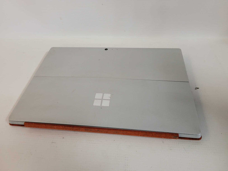 Microsoft Surface Pro 4 - i5-6300U, 4GB RAM, 128GB SSD - READ