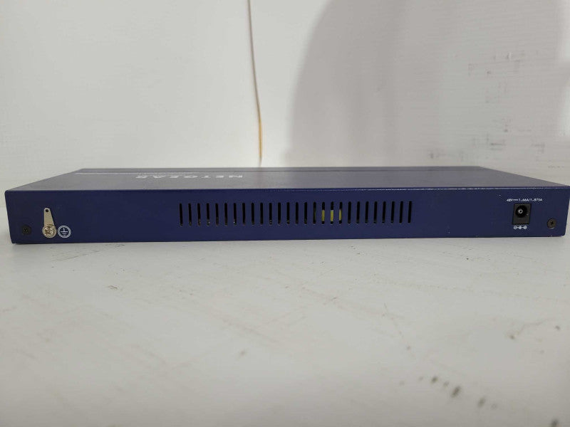 NETGEAR ProSafe FS116 10/100 Desktop POE Switch - 16 ports - 8 POE ports !