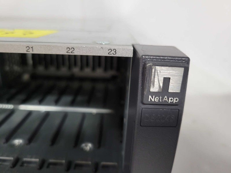 NetApp NAJ-1001 SAS array 24 2.5\\" Slots / 2x controllers 6gbps / 2x PSU !