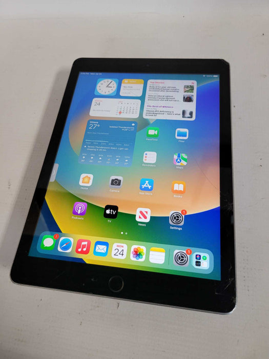 Apple iPad 6 32GB (A1893) - READ