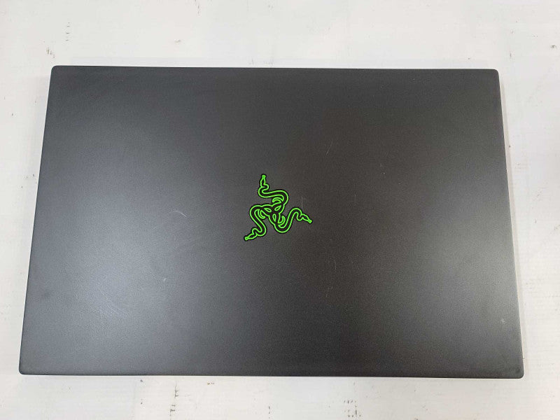 Razer Blade RZ09-03018  i7-9750H, 32GB DDR4, 4GB GeForce RTX 2080,  1TB SSD Î²