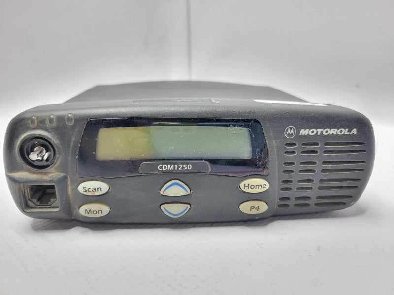 MOTOROLA CDM 1250 UHF 40 Watt 403 to 470 MHz. Radio AAM25RKD9AA2AN  READ_