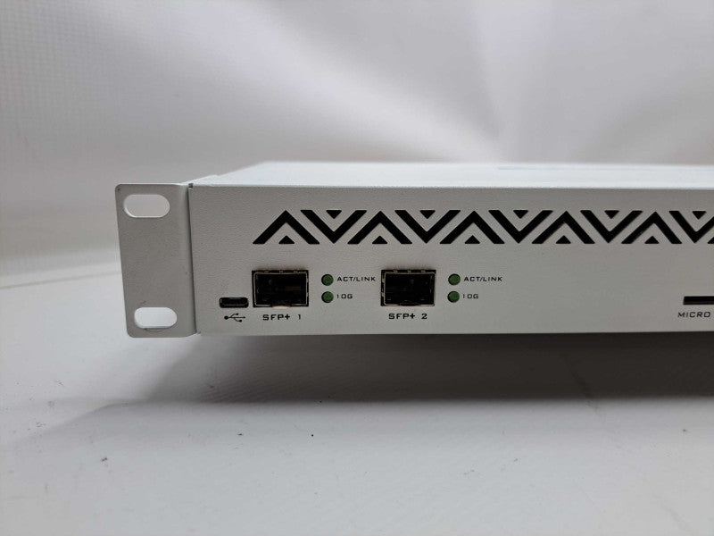 Mikrotik Cloud Core Router CCR1036-8G-2S+ 8x GbEthernet 2x SFP+ 10G )