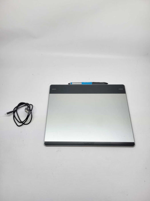 Wacom CTH-680 Intuos Creative Pen & Touch Tablet