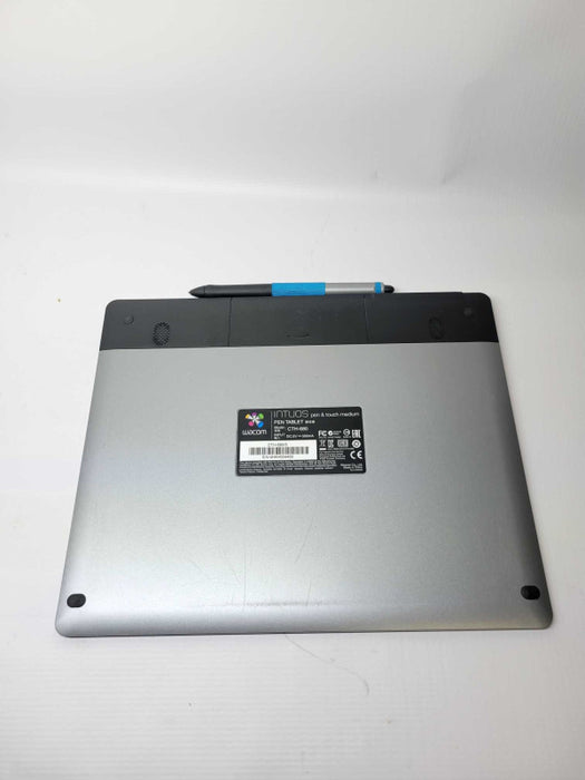 Wacom CTH-680 Intuos Creative Pen & Touch Tablet