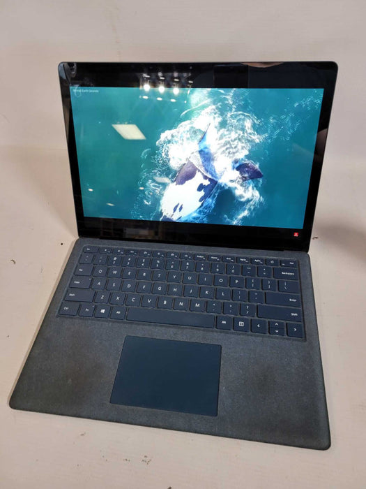 Surface Laptop - i5-7200U, 8GB RAM, 256GB SSD - READ
