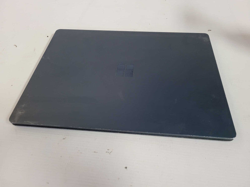 Surface Laptop - i5-7200U, 8GB RAM, 256GB SSD - READ