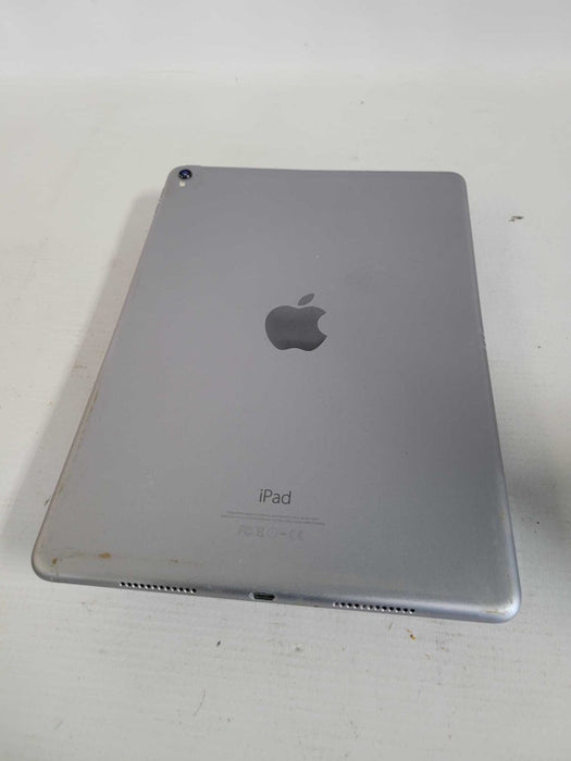 Apple iPad Pro 9.7\\" 32GB (A1673) - READ