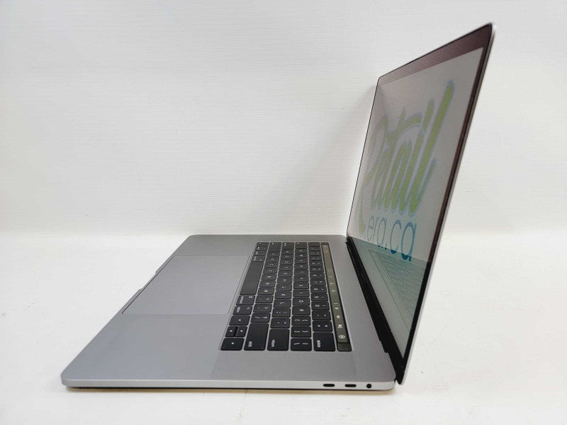 Apple Macbook Pro 2017 15\\" Core i7-7920HQ @ 3.1GHz 16GB DDR3 1TB SSD Radeon 560 4GB (