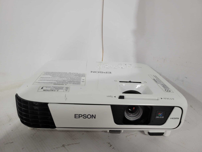 Epson H719A EX3240 3LCD 3000 Lumens Projector + remote+carry bag !