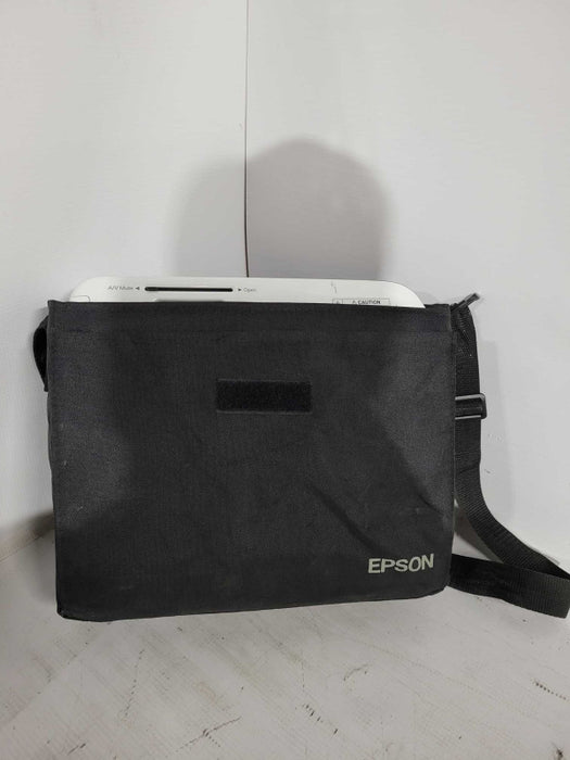 Epson H719A EX3240 3LCD 3000 Lumens Projector + remote+carry bag !
