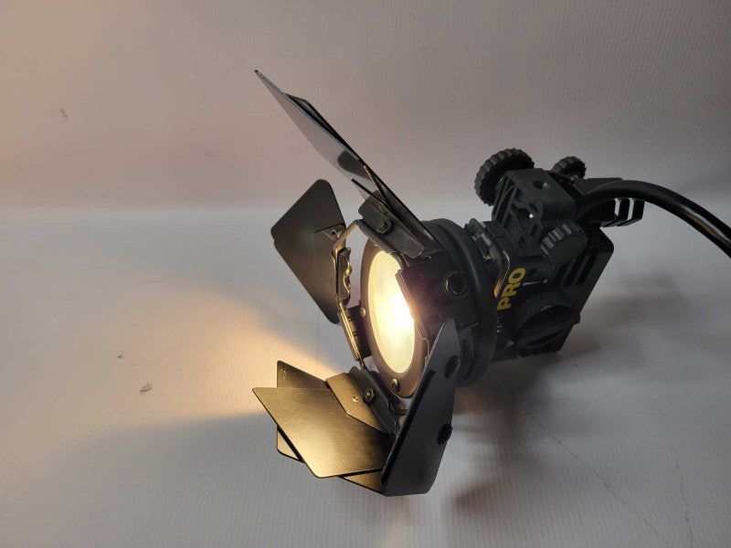 Lowel Omni/Lowel V Light Kit W/ 3 Lights, Power Cord, 3x Omni Stands _