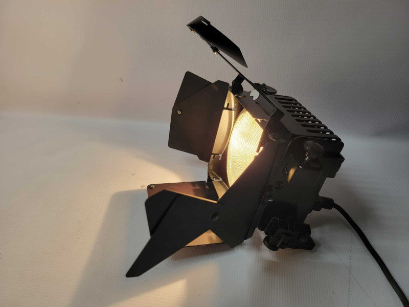 Lowel Omni/Lowel V Light Kit W/ 3 Lights, Power Cord, 3x Omni Stands _