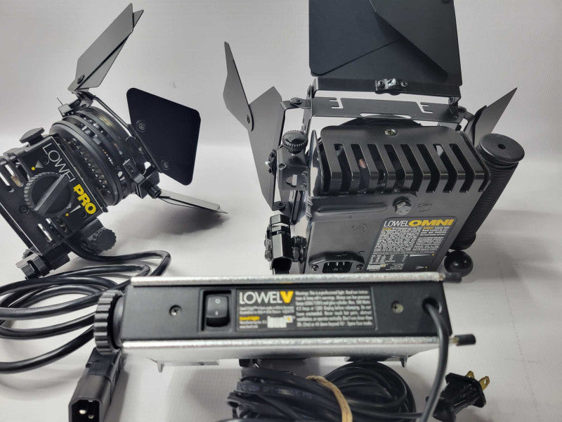 Lowel Omni/Lowel V Light Kit W/ 3 Lights, Power Cord, 3x Omni Stands _