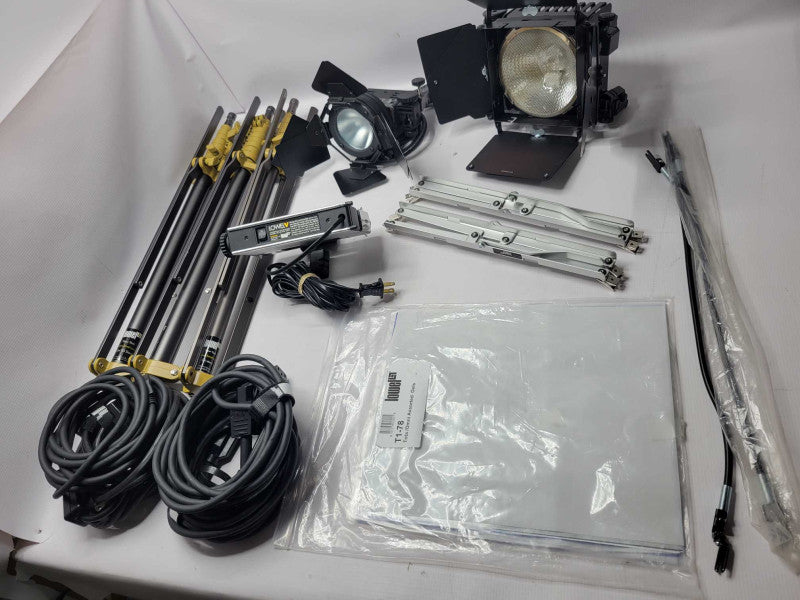 Lowel Omni/Lowel V Light Kit W/ 3 Lights, Power Cord, 3x Omni Stands _