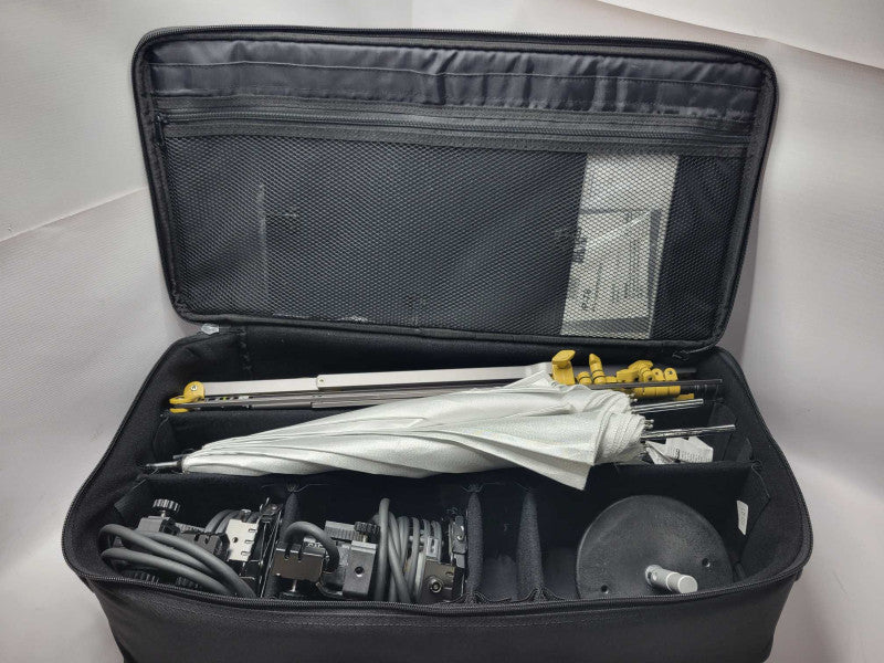 Lowel OMNI/Tota Lighting Kit W/ 3x Lights, 3x Tripod, 2x Umbrella, Soft Case. _