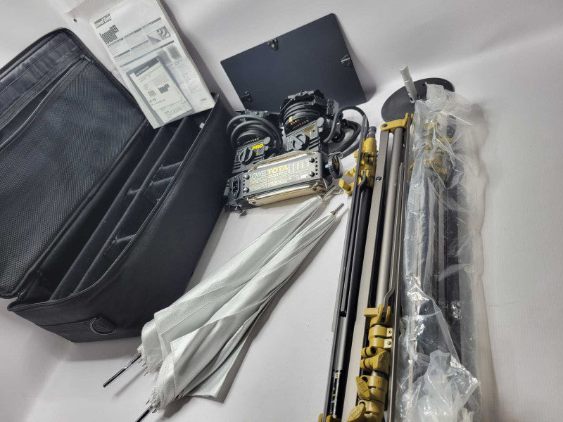Lowel OMNI/Tota Lighting Kit W/ 3x Lights, 3x Tripod, 2x Umbrella, Soft Case. _