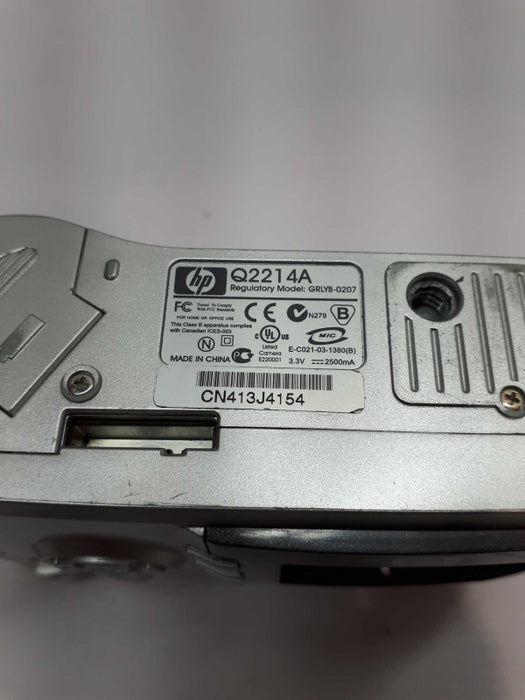 Hewlett Packard PhotoSmart 935 5.3MP 21x Zoom Digital Camera Q2214A Silver &