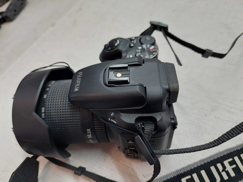 FujiFilm FinePix S100FS