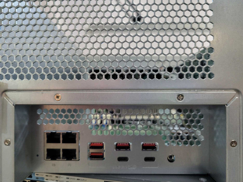 QNAP - TS2483XU-RP - Intel Xeon E-2136 @ 3.30GHz - 16GB DDR4 - 4x1Gb