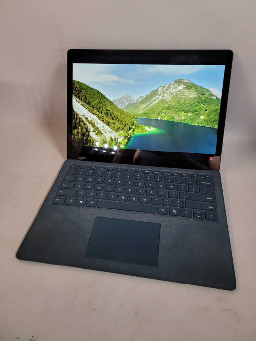 Microsoft Surface Laptop (1769) - i5-7200U, 8GB RAM, 256GB SSD - READ