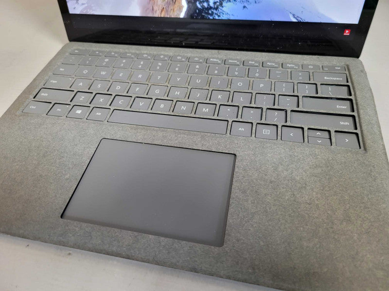 Microsoft Surface Laptop 2 (1769) - i5-8250U, 8GB RAM, 128GB SSD - READ