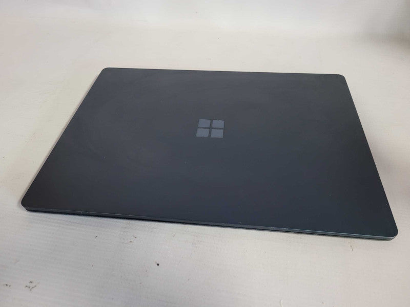 Microsoft Surface Laptop (1769) - i5-7200U, 8GB RAM, 256GB SSD - READ