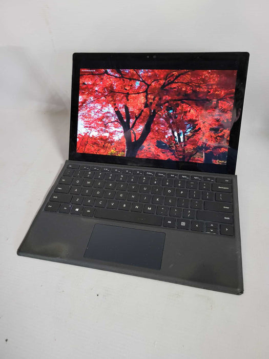 Microsoft Surface Pro 4 (1724) - i5-6300U, 8GB RAM, 256GB SSD - READ