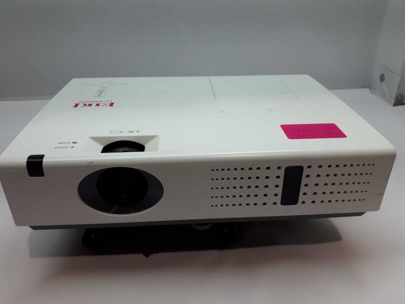 EIKI LC-WNS3200 WXGA Conference Room Projector with roof mount &