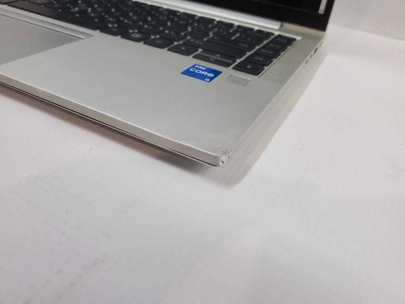 HP EliteBook 840 G8 i7-1185G7, 16GB DDR4, 512GB m.2 **Dented case see photos