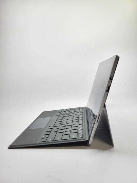 Microsoft Surface Pro 4 - i5-6300U | 8GB RAM | 256GB SSD | Keyboard |Power